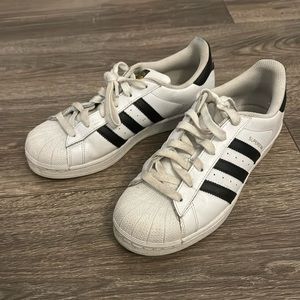Adidas superstars